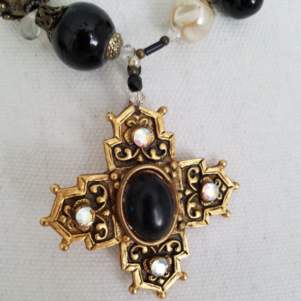 Treska | Statement Cross Necklace Black Gold - Picture 2 of 3